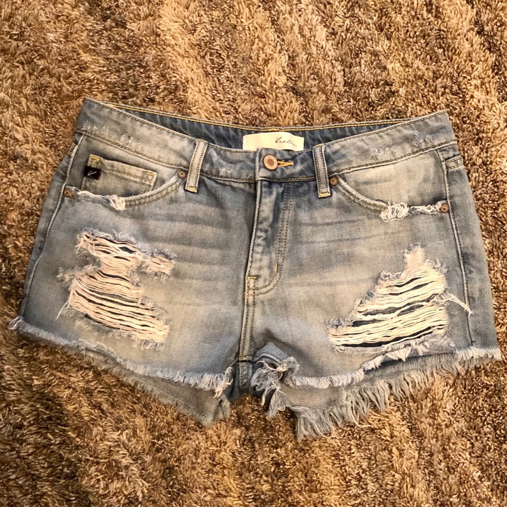 Ladies KanCan lightwash Jean shorts. Medium.